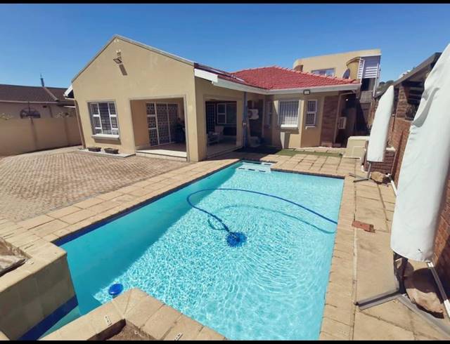 3 BEDROOM HOUSE FOR SALE IN OVERPORT